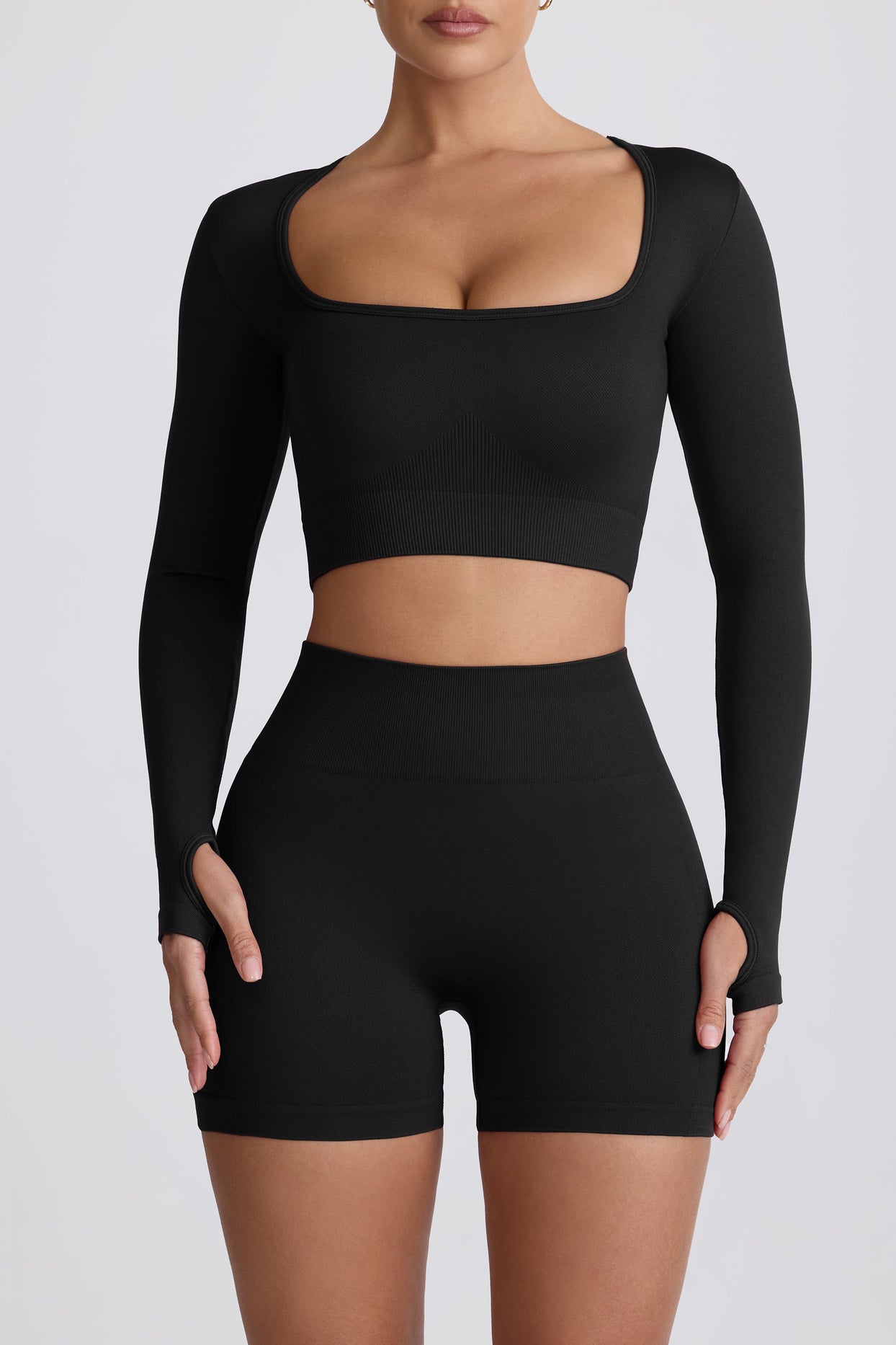 Super Sculpt Seamless Long-Sleeve Crop Top in Black