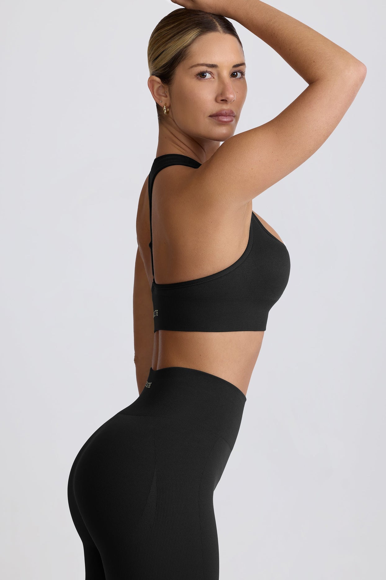 Super Sculpt Seamless T-Back Sports Bra in Black