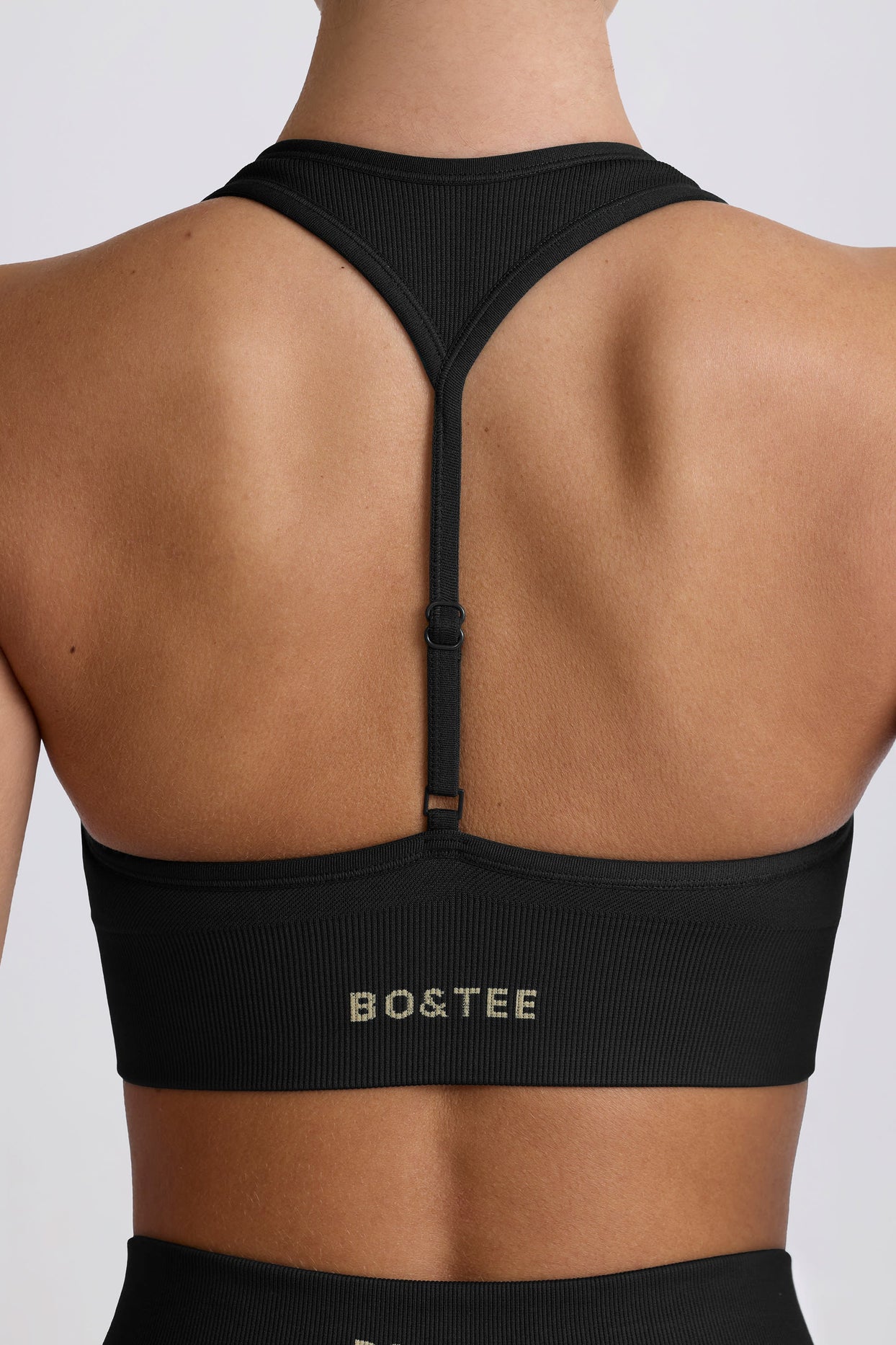 Super Sculpt Seamless T-Back Sports Bra in Black