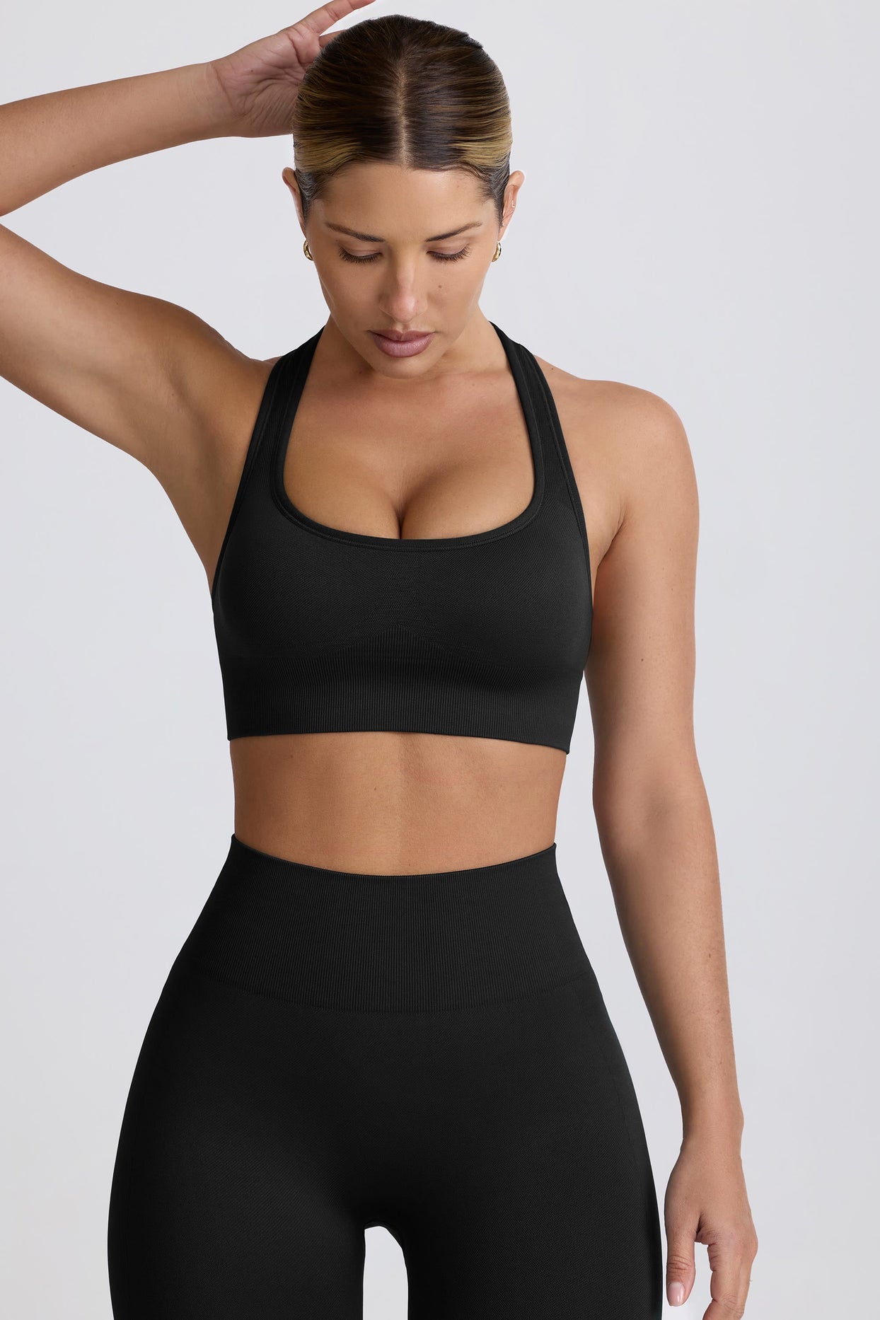 Super Sculpt Seamless T-Back Sports Bra in Black