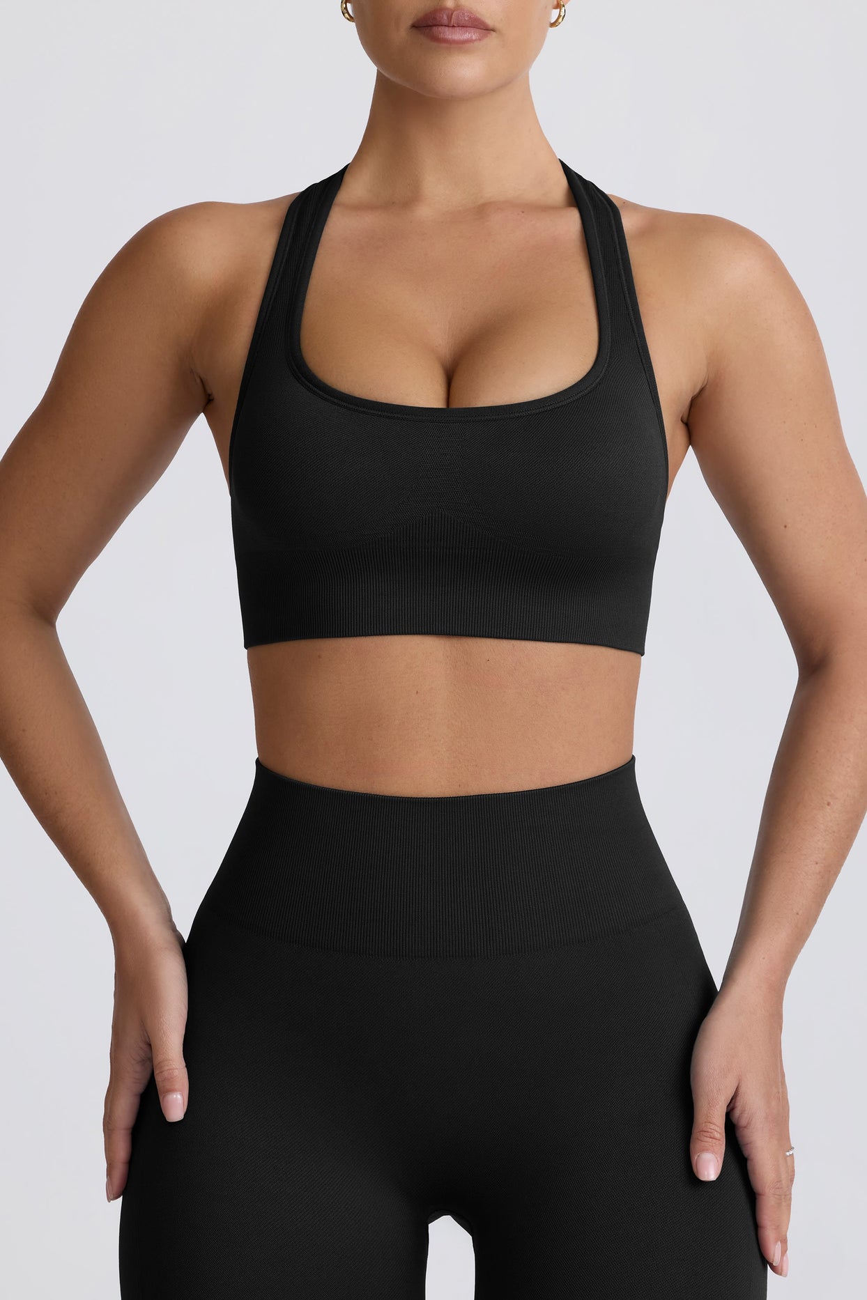 Super Sculpt Seamless T-Back Sports Bra in Black