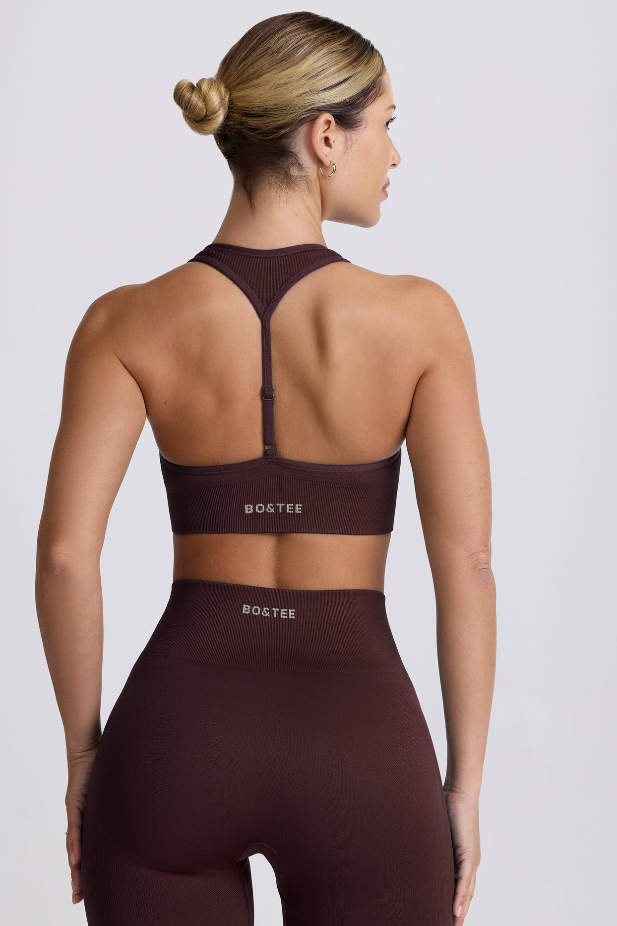 Super Sculpt Seamless T-Back Sports Bra in Chocolate