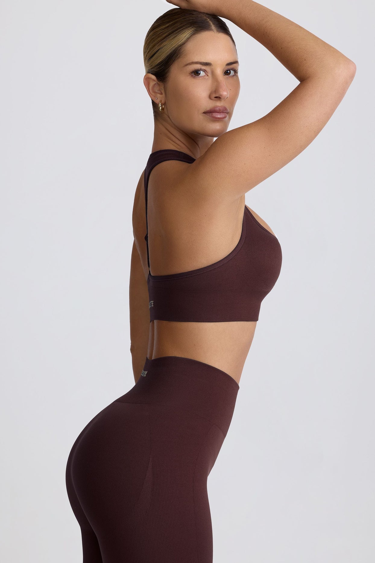 Super Sculpt Seamless T-Back Sports Bra in Chocolate