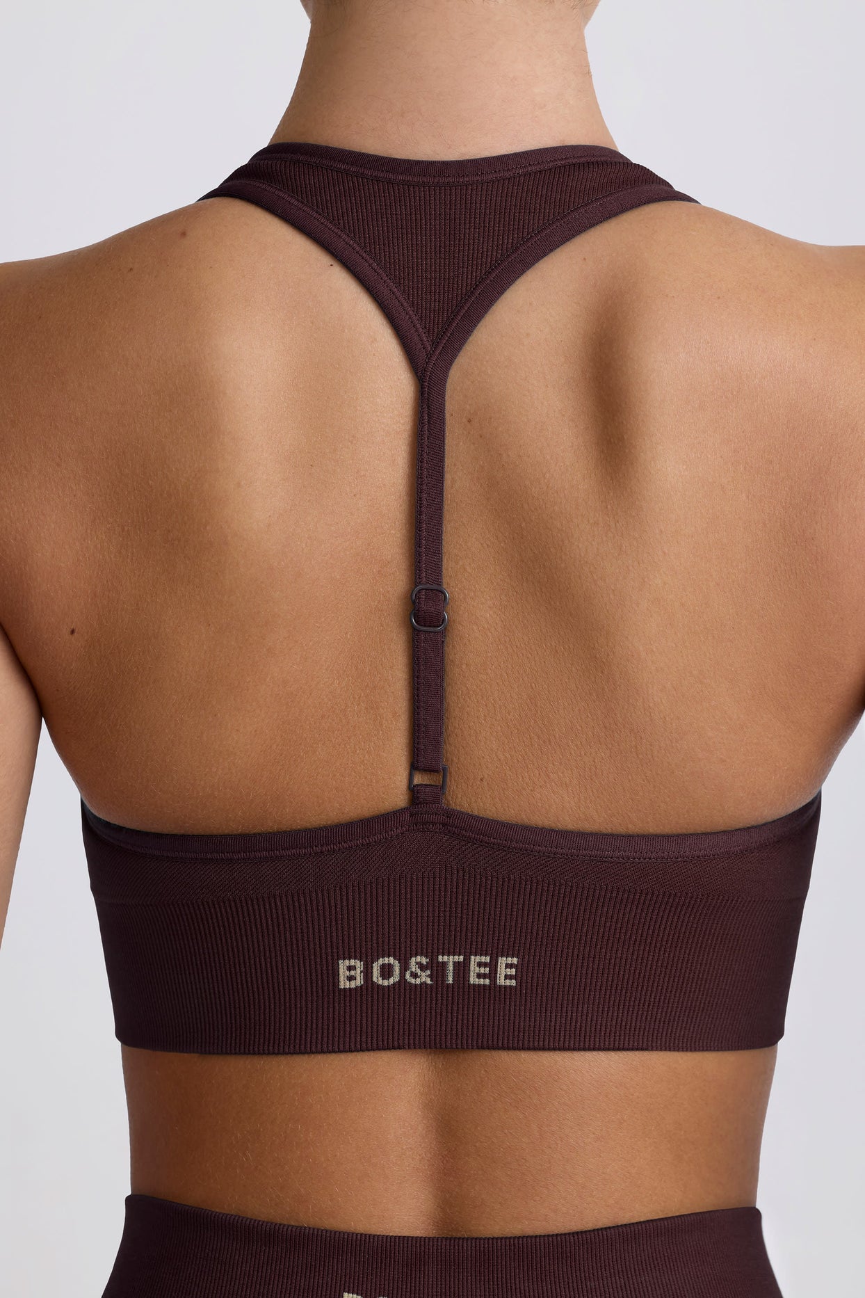 Super Sculpt Seamless T-Back Sports Bra in Chocolate