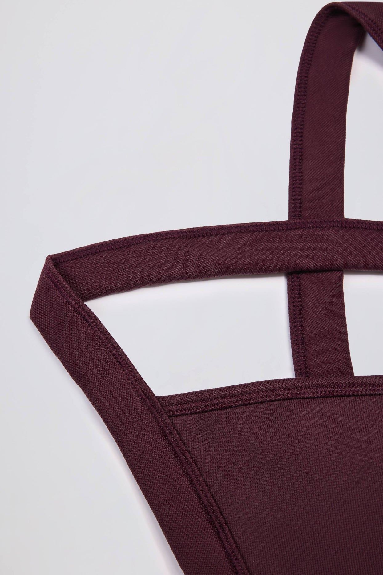 Super Sculpt Seamless Cross-Back Sports Bra in Burgundy