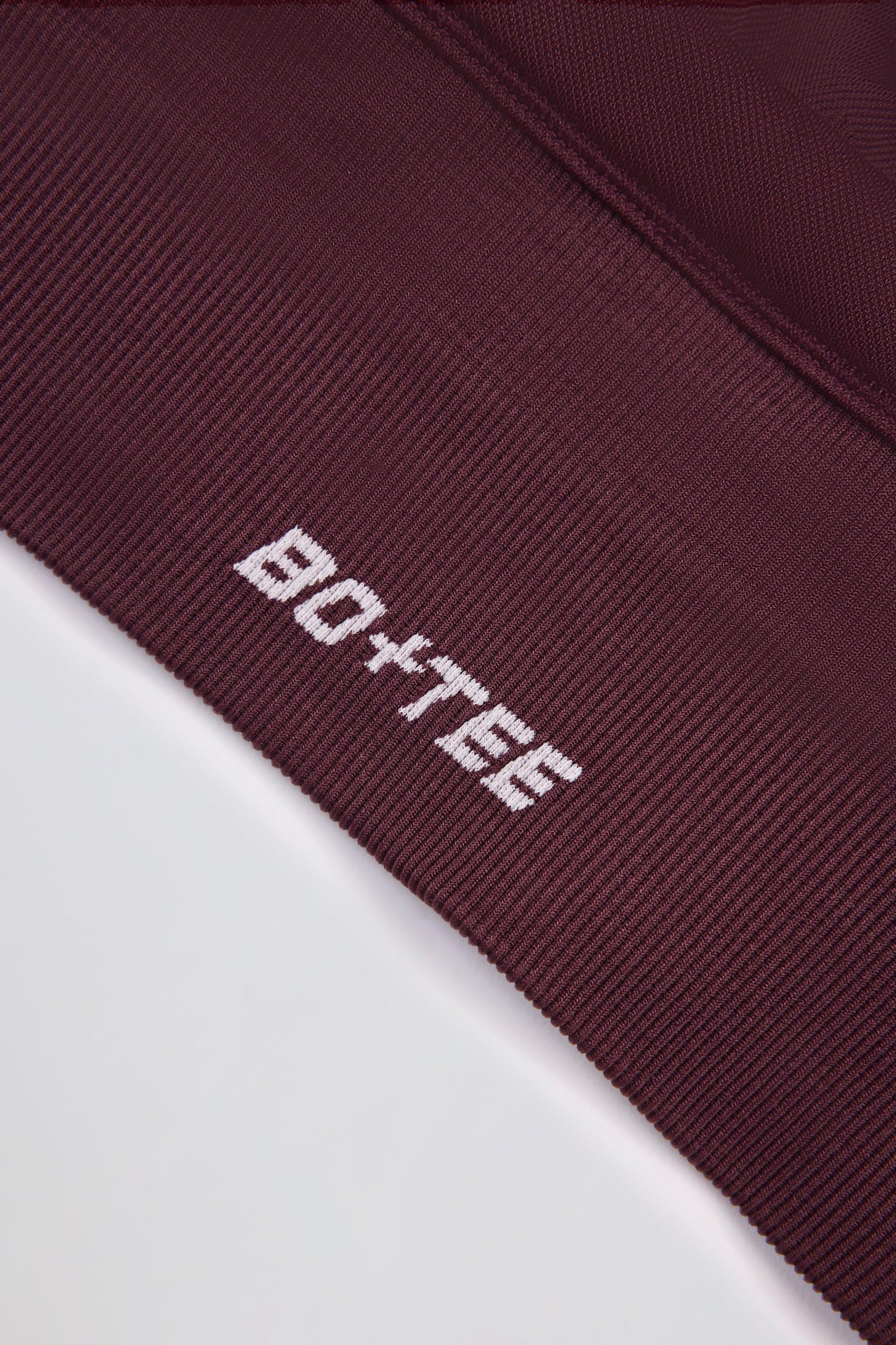 Super Sculpt Seamless Cross-Back Sports Bra in Burgundy