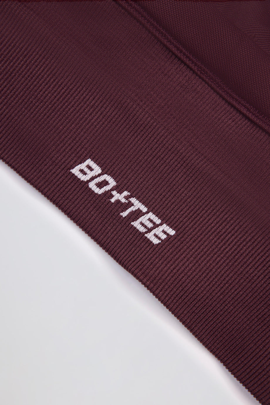 Super Sculpt Seamless Cross-Back Sports Bra in Burgundy