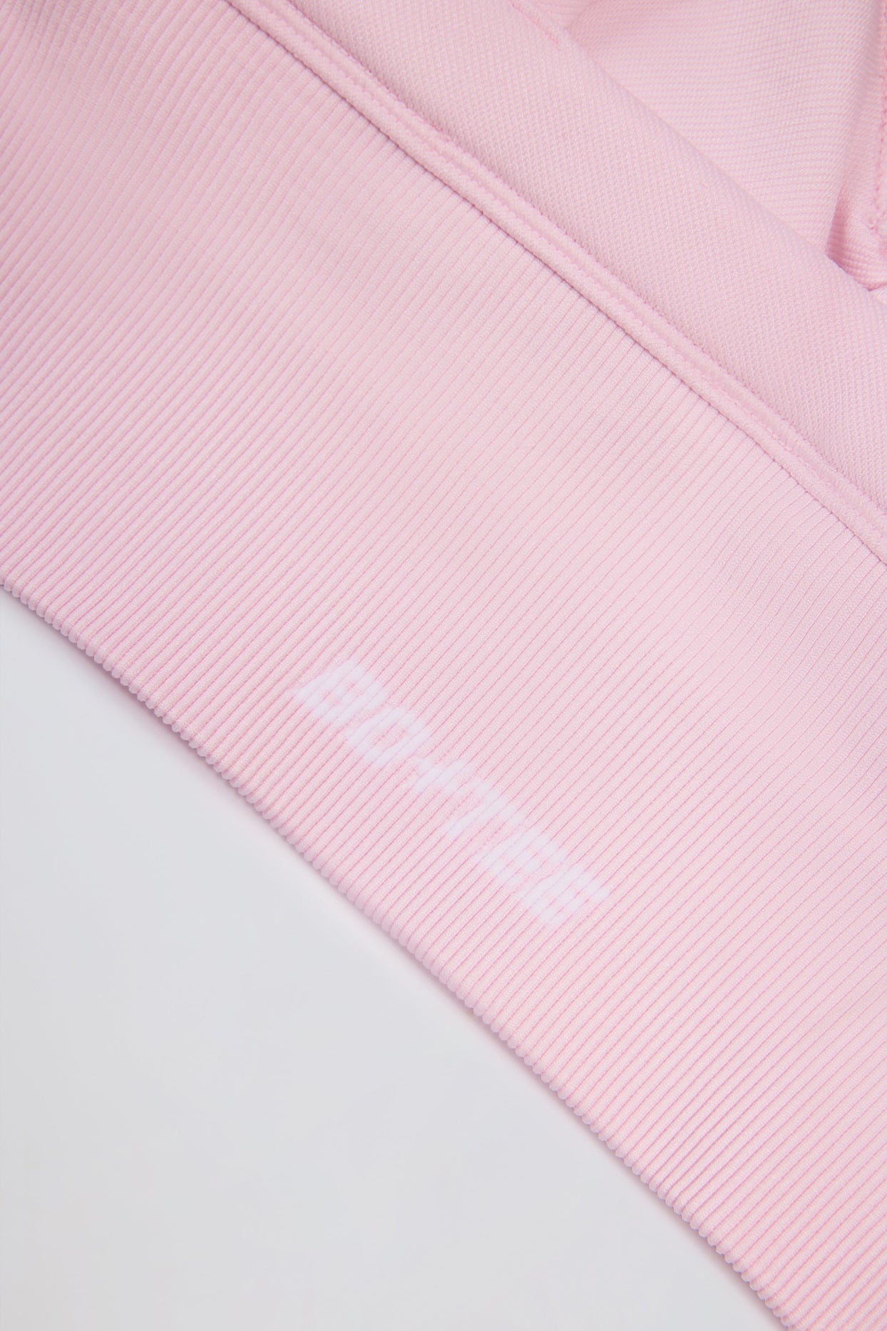 Super Sculpt Seamless Cross-Back Sports Bra in Powder Pink