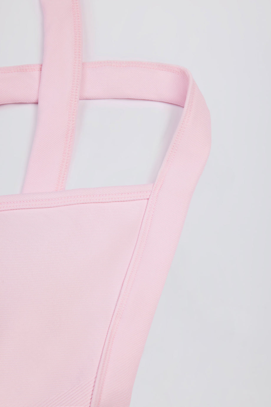 Super Sculpt Seamless Cross-Back Sports Bra in Powder Pink