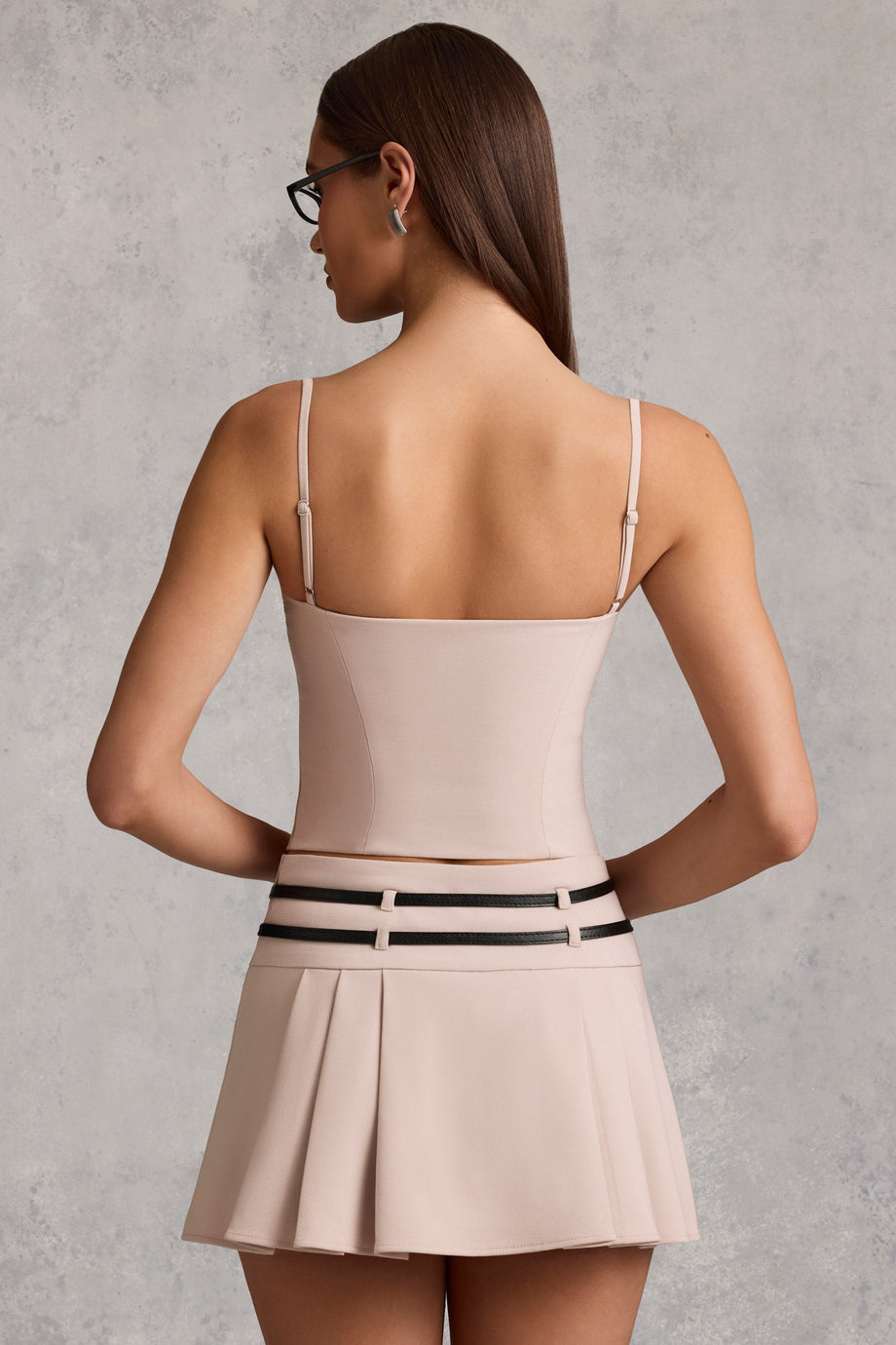 قميص داخلي قصير من الأمام بلون الفطر