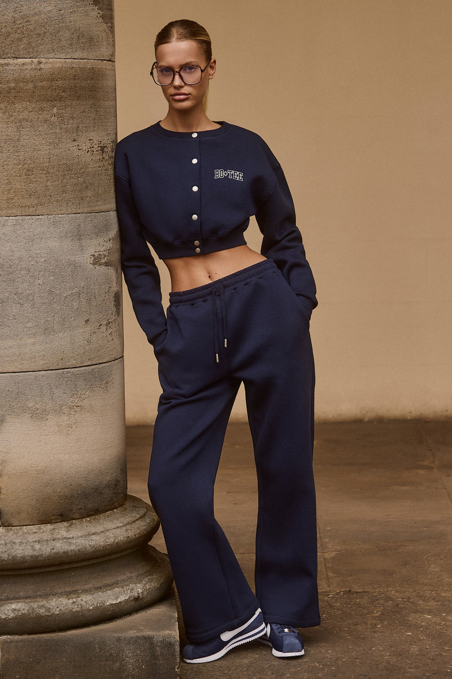 Wide-Leg Joggers in Classic Navy