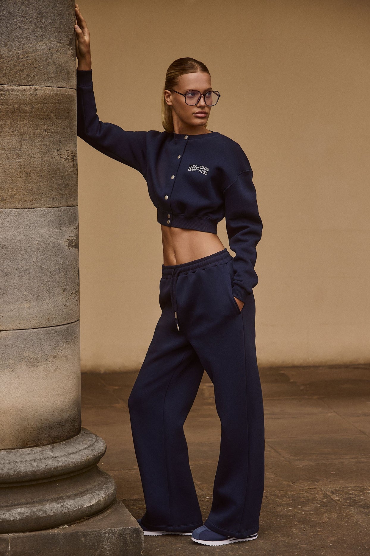 Wide-Leg Joggers in Classic Navy